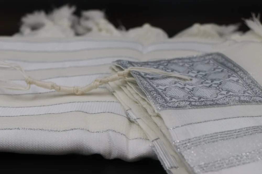 Alternative view of טלית צמר כסופה - 100% צמר רחלים