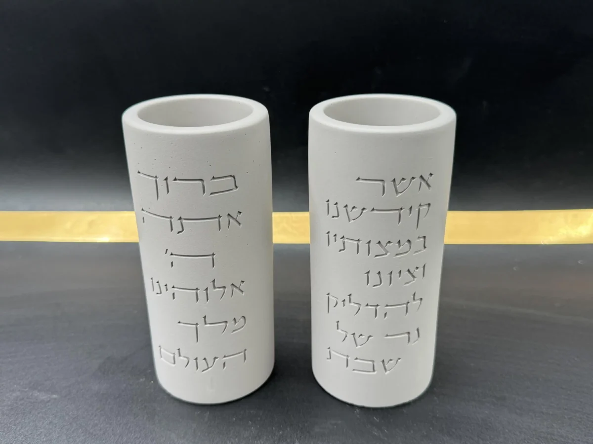 ⁦זוג פמוטים בטון מעוצבים⁩ – תמונה ⁦3⁩