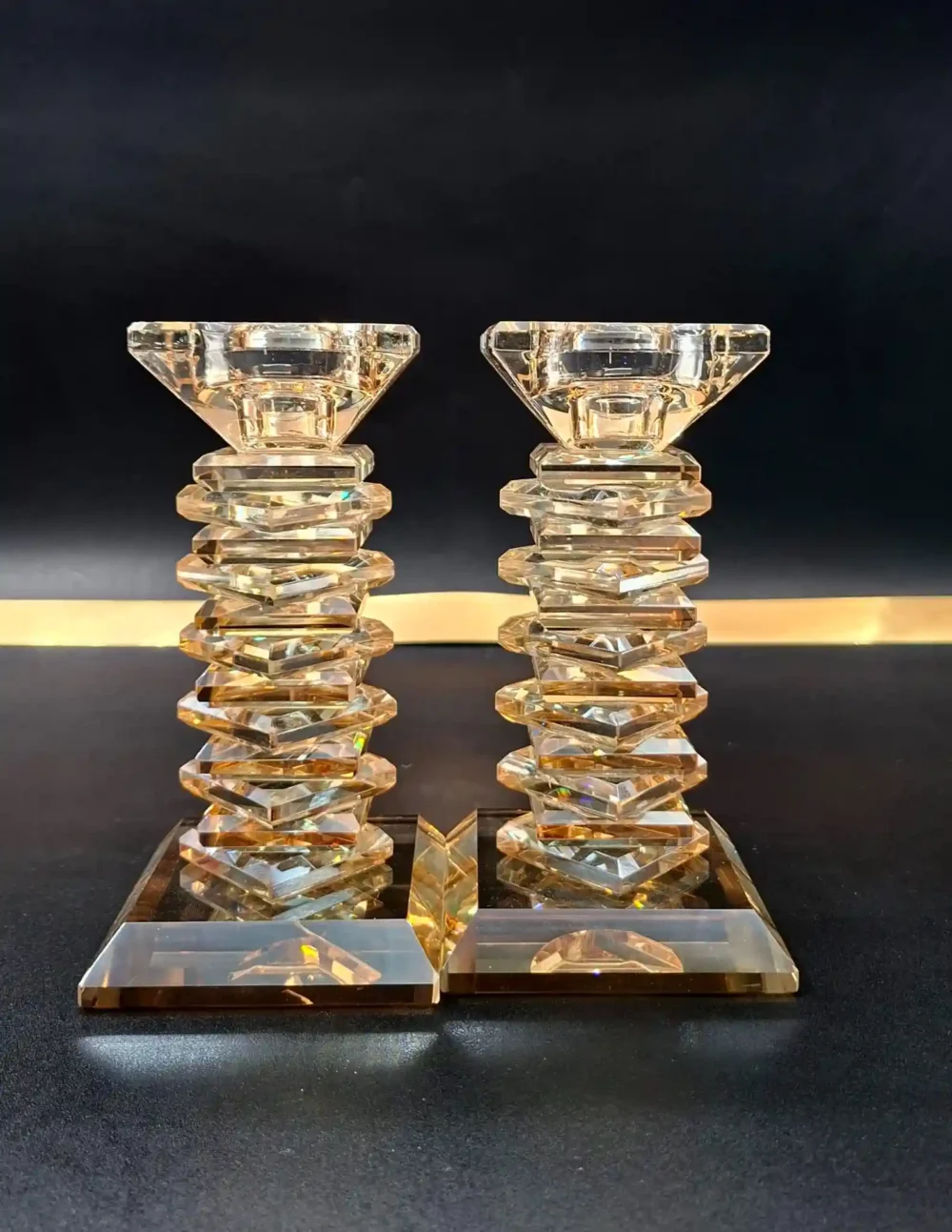 זוג פמוטים קריסטל מהודרים במראה יוקרתי