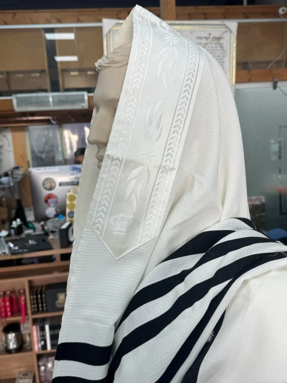 טלית צמר שחורה - 100% צמר רחלים