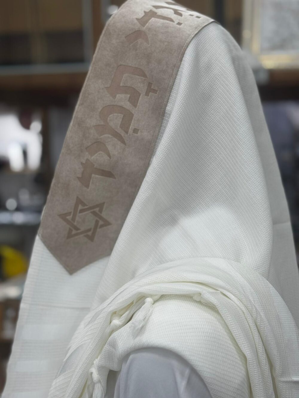 טלית צמר לבנה בתוספת עטרת לייזר - 100% צמר