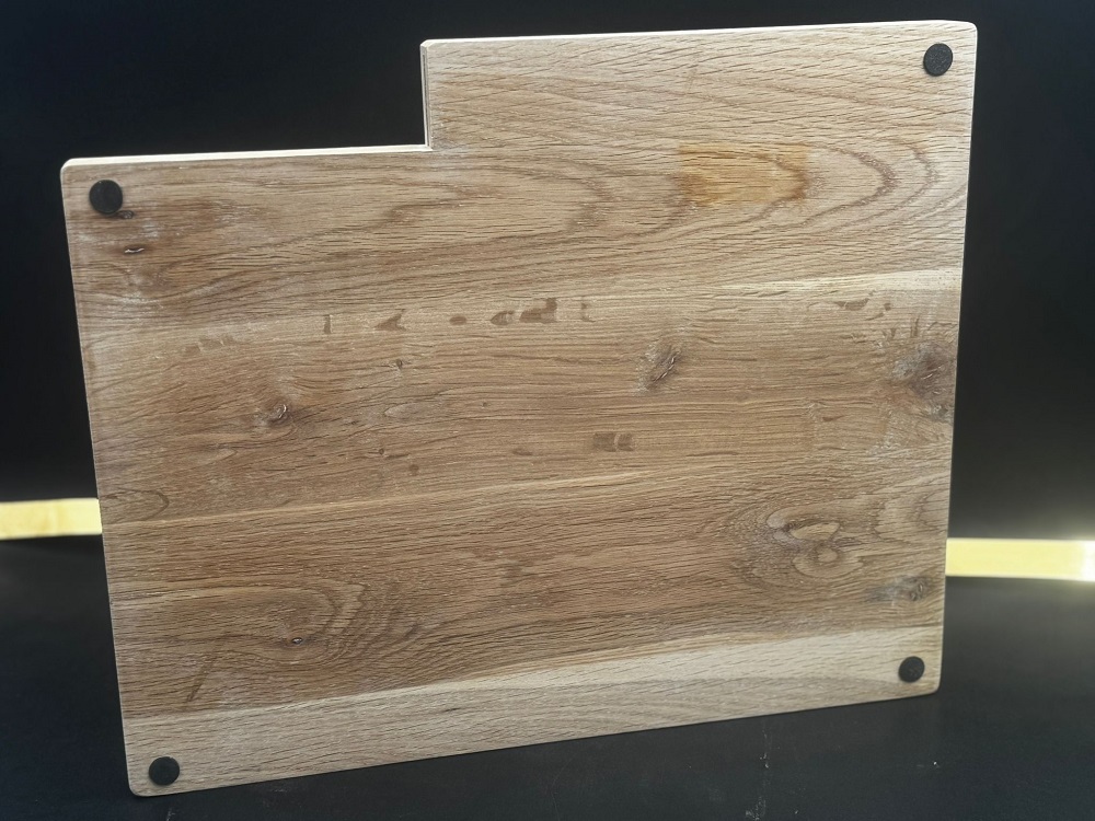 Alternative view of מגש לחלות מעץ אלון עם סכין – דגם המוציא לחם מן הארץ