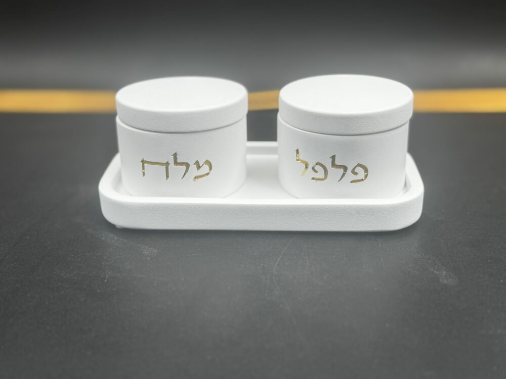 סט מלחייה ופלפל בטון לבן חריטה זהב