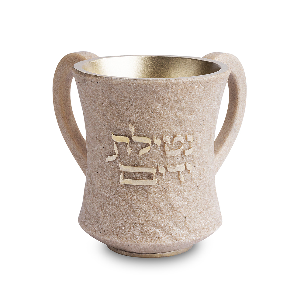 נטלה במראה אבן וזהב