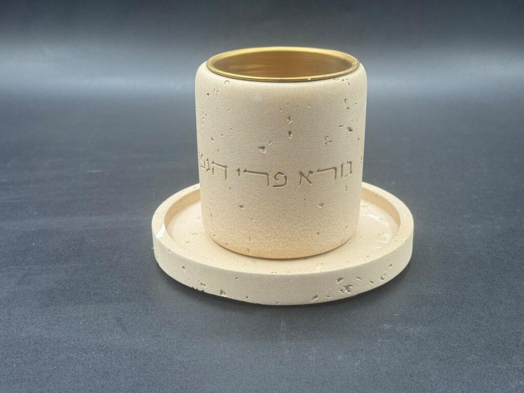 גביע קידוש HADARYA דמוי אבן עם תחתית, פנים זהב